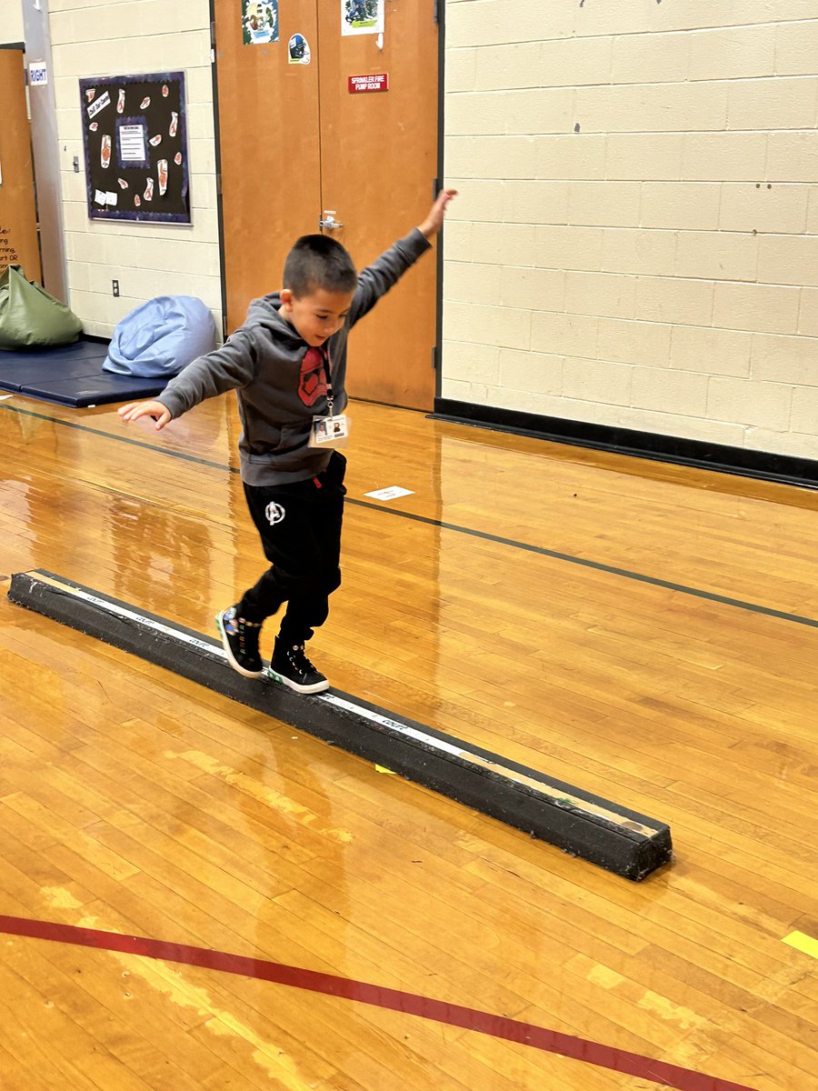 MsBreeman35's tweet photo. Some of our fun balancing stations in kindergarten today ! π€π our kids did great and had a blast #VDVpe https://t.co/ar5PxEfzEb
