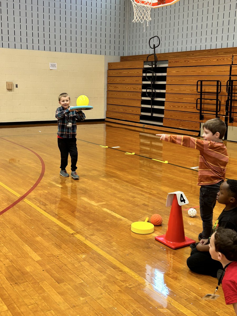MsBreeman35's tweet photo. Some of our fun balancing stations in kindergarten today ! π€π our kids did great and had a blast #VDVpe https://t.co/ar5PxEfzEb