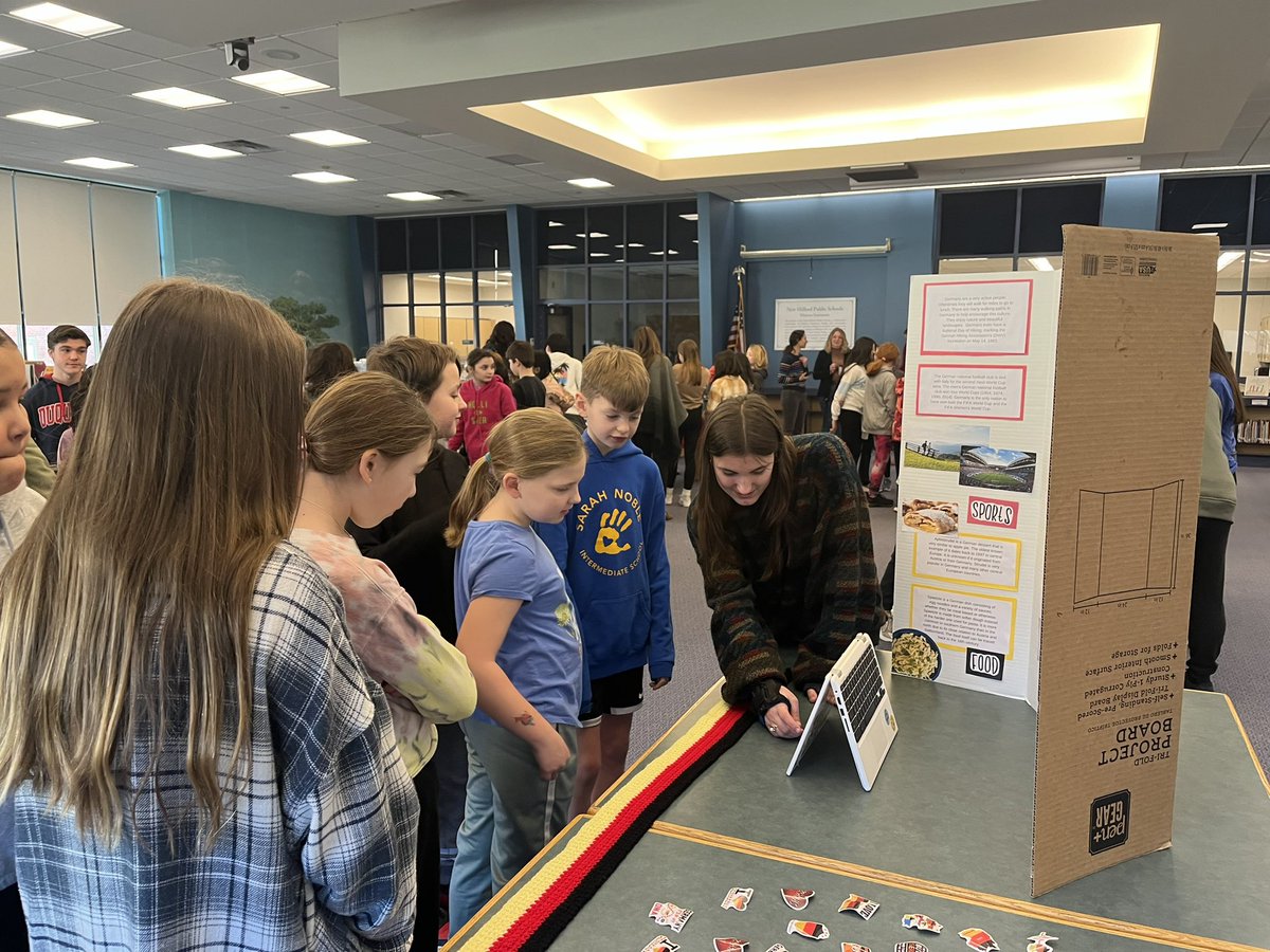 🇪🇸Gracias,  🇩🇪 Danke, and 🇫🇷Merci to NMHS foreign language students and teachers for the awesome World Language Expo today! A special shout out to my amazing former 5th graders Calley and Daniela! 💚🤍