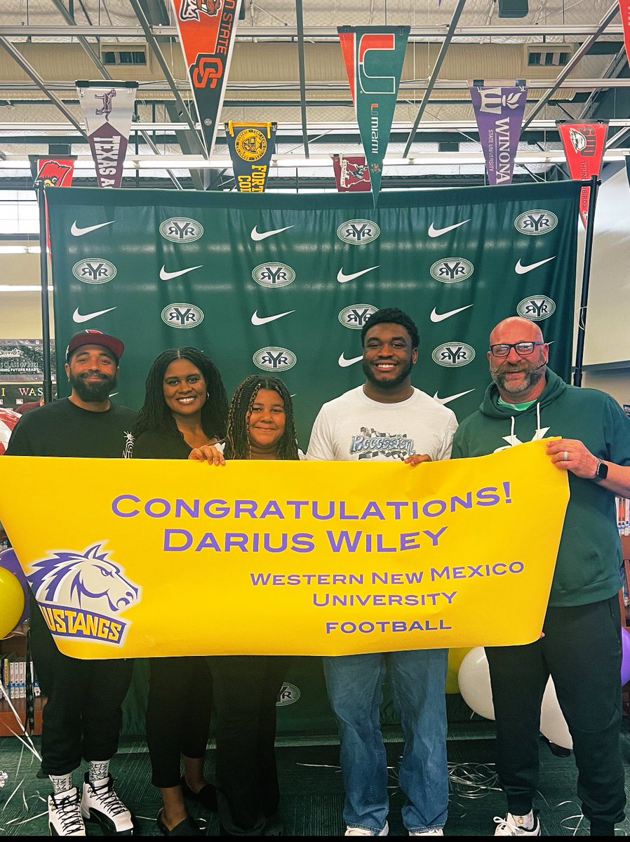 I’m excited to announce that I’M COMING SILVER CITY!!! After speaking with my parents, family, and coaches I am 100% committed to <a href="/WNMUFootball/">WNMU Mustang Football</a>. Thank you to everyone who has supported me along the way especially the YHS community. Let’s get to work!!! #rarebreed <a href="/coach_bhickman/">Billy Hickman</a>
