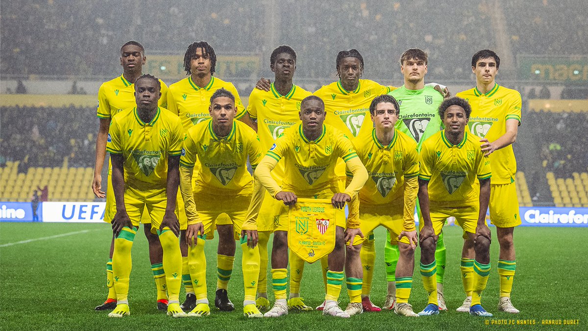 Footballogue's tweet photo. Pendant ce temps-là 𝟏𝟑 𝟑𝟕𝟕 supporters nantais sont à la Beaujoire pour assister au match de Youth League face au Séville FC ! 🤩 💛

La 7e plus grosse affluence de l'histoire de la compétition. 

Magnifique !

(@FCNantes) https://t.co/OFXHYAIPEA
