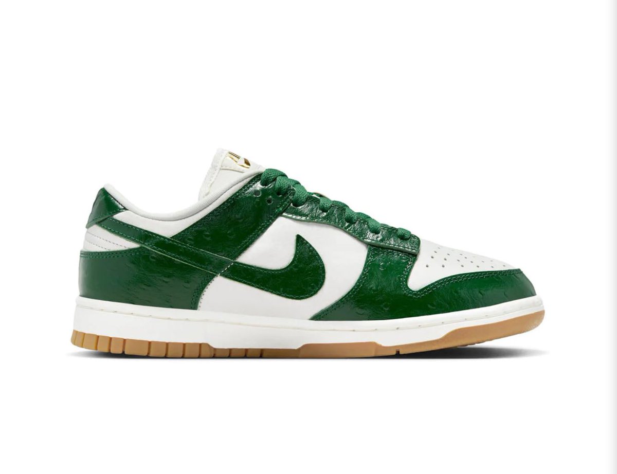 Dope_flamingo_'s tweet photo. RT @snkr_twitr: AD: 10% off the Nike Dunk Low 'Green Ostrich' via Millennium 

Shop -> https://t.co/YvVBCTqZTP https://t.co/xrPBQYhf1Q