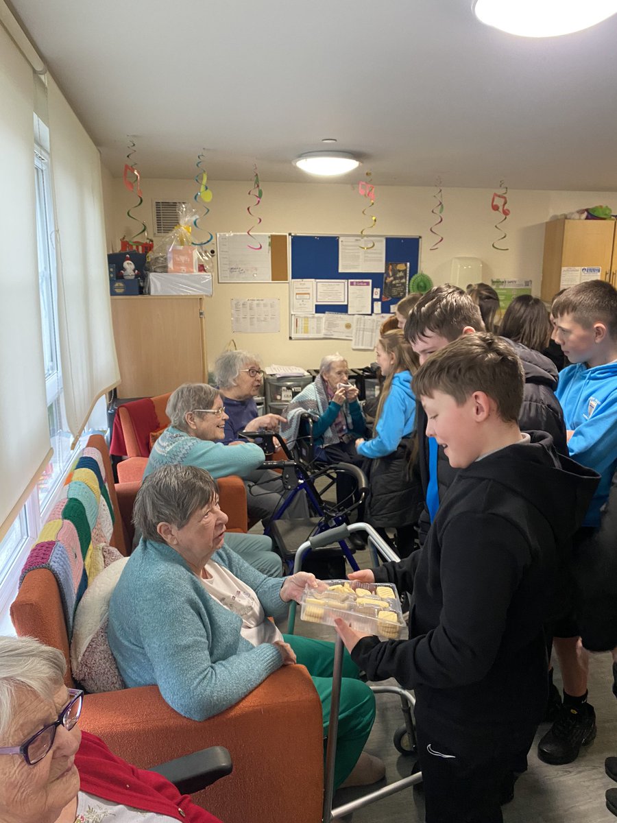 misspageLVPS's tweet photo. Last week we payed another visit to our friends at the care home. We performed our songs and poems from our Burns Supper, had a good old sing-a-long to Auld Lang Syne and shared some shortbread. The residents just love having the P7s over to visit 🥰💙🏴#LVPScommunity #friends https://t.co/UnaOXoenvZ