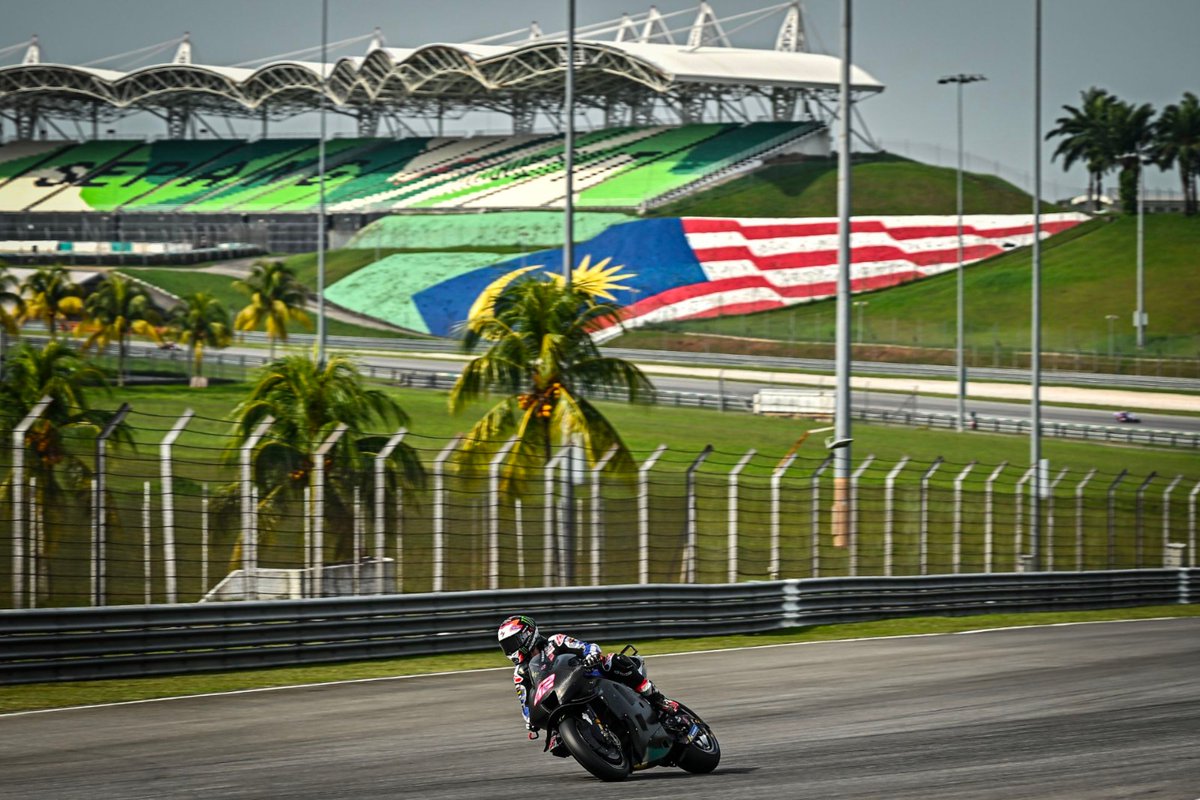 ¡El Monster Energy Yamaha MotoGP va por todo en el segundo día del test de Sepang! 🔥🇲🇾

Fabio Quartararo y Álex Rins, pilotos del Monster Energy Yamaha MotoGP, siguieron con el plan en el segundo día de pruebas en el Circuito Internacional de Sepang.