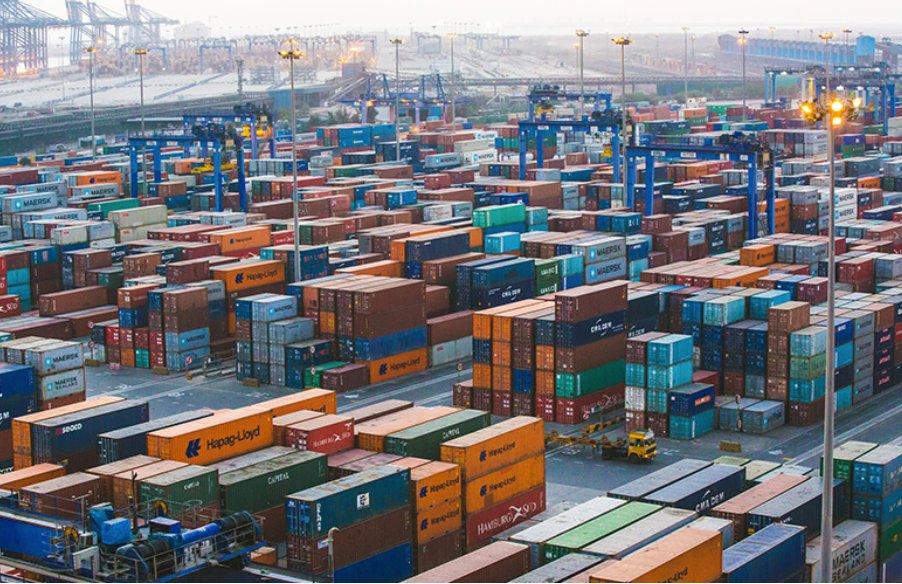 container_news's tweet photo. Container rates surge amid Red Sea crisis 

#ContainerxChange

 https://t.co/J7tx1xe4eo https://t.co/FWRpZlndU3