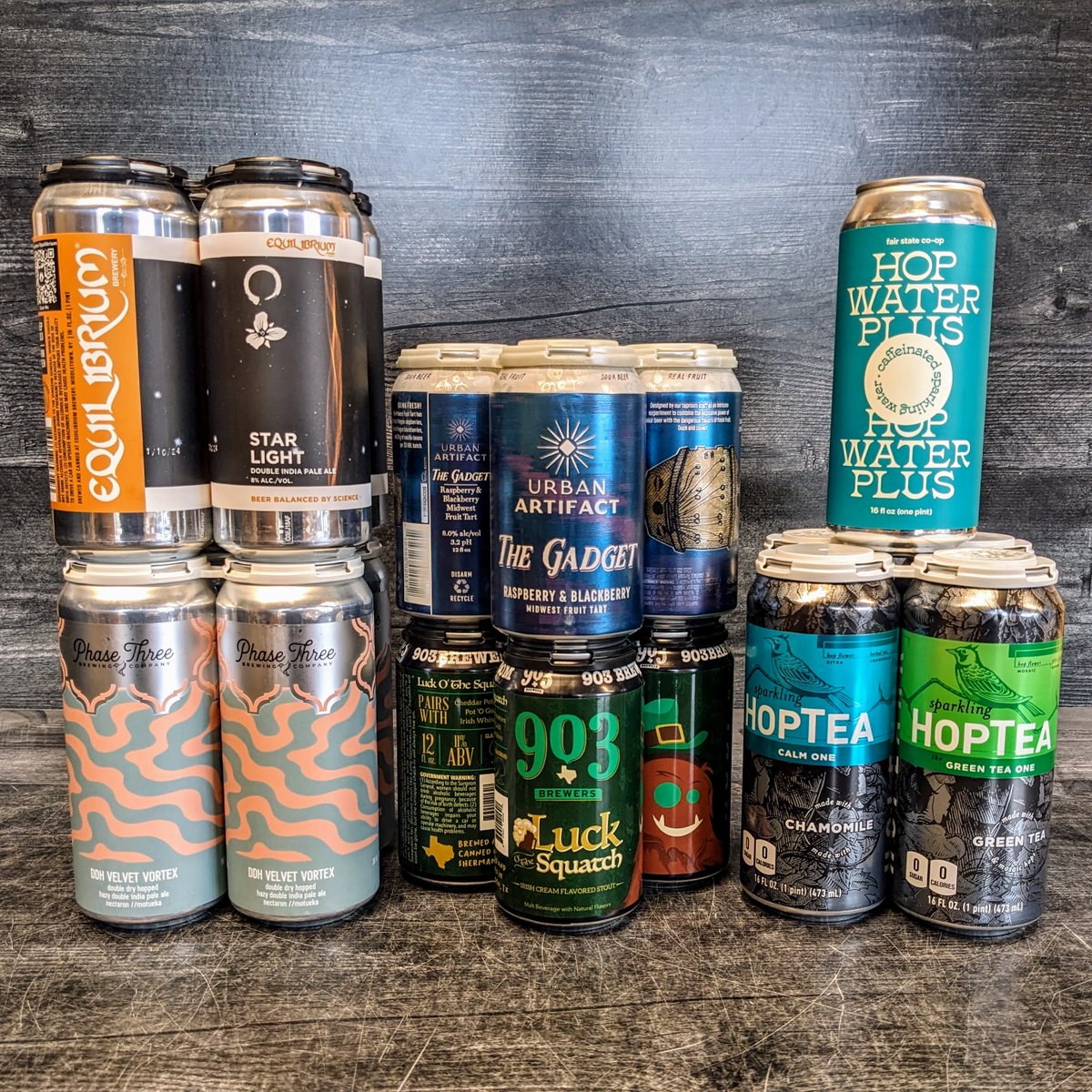 A nice mix of styles for your #BigGame plans!

#DIPA @EQBrewery & @trilliumbrewing collab & new @PhaseThreeBrew #DIPA 

Fruited sour from @UrbanArtifact & #IrishCream #ImperialStout from @903Brewers 

@FairStateCoop #HopWater w/ #Caffiene and @drinkhoplark #HopTea #VarietyPack