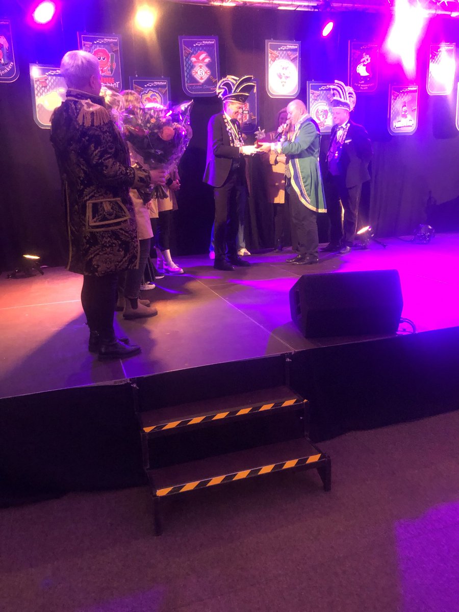 Onbeperkt carnaval uit Deurningen ontvangst OOCD prijs 2024 tijdens sleuteloverdracht van ⁦<a href="/DinkellandInfo/">Gemeente Dinkelland</a>⁩ ! Proficiat