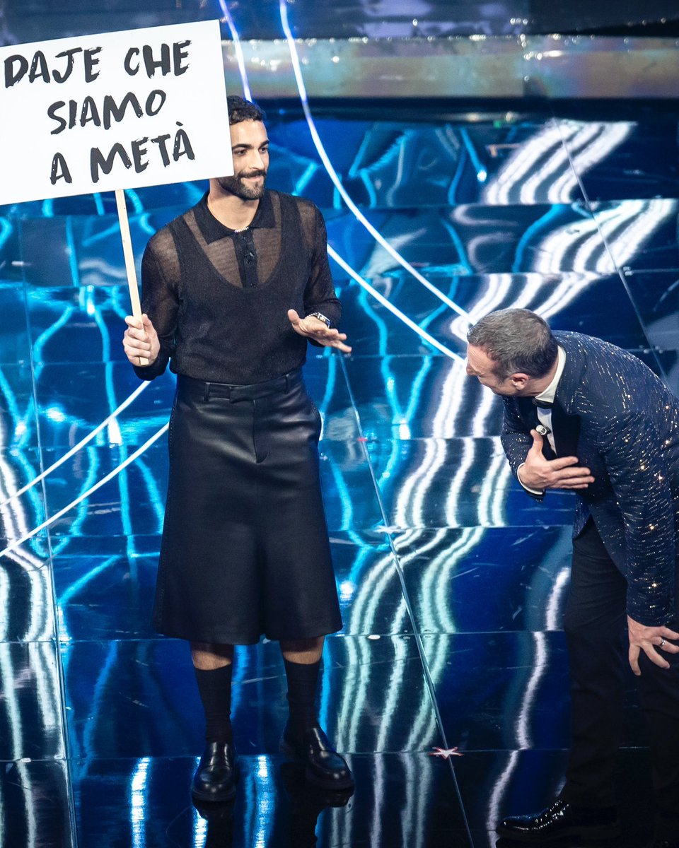 mengonimarco's tweet photo. Buona Vita 74esima edizione del Festival di Sanremo! 
e se questo è l'ultimoooo #amadeus fatti dire Grazie, è stato un grandissimo onore.. è stata dura, è stato intenso e iper emozionante. All'Ariston ho trovato una famiglia grazie anche a tutti i fonici, sarti, tecnici, backliner e a tutte quelle persone che mi hanno fatto sentire a casa! 

A tutti i concorrenti: MERDA MERDA MERDA 💐
Io, Sanremo... credo di amarlo proprio

#Sanremo24 @SanremoRai