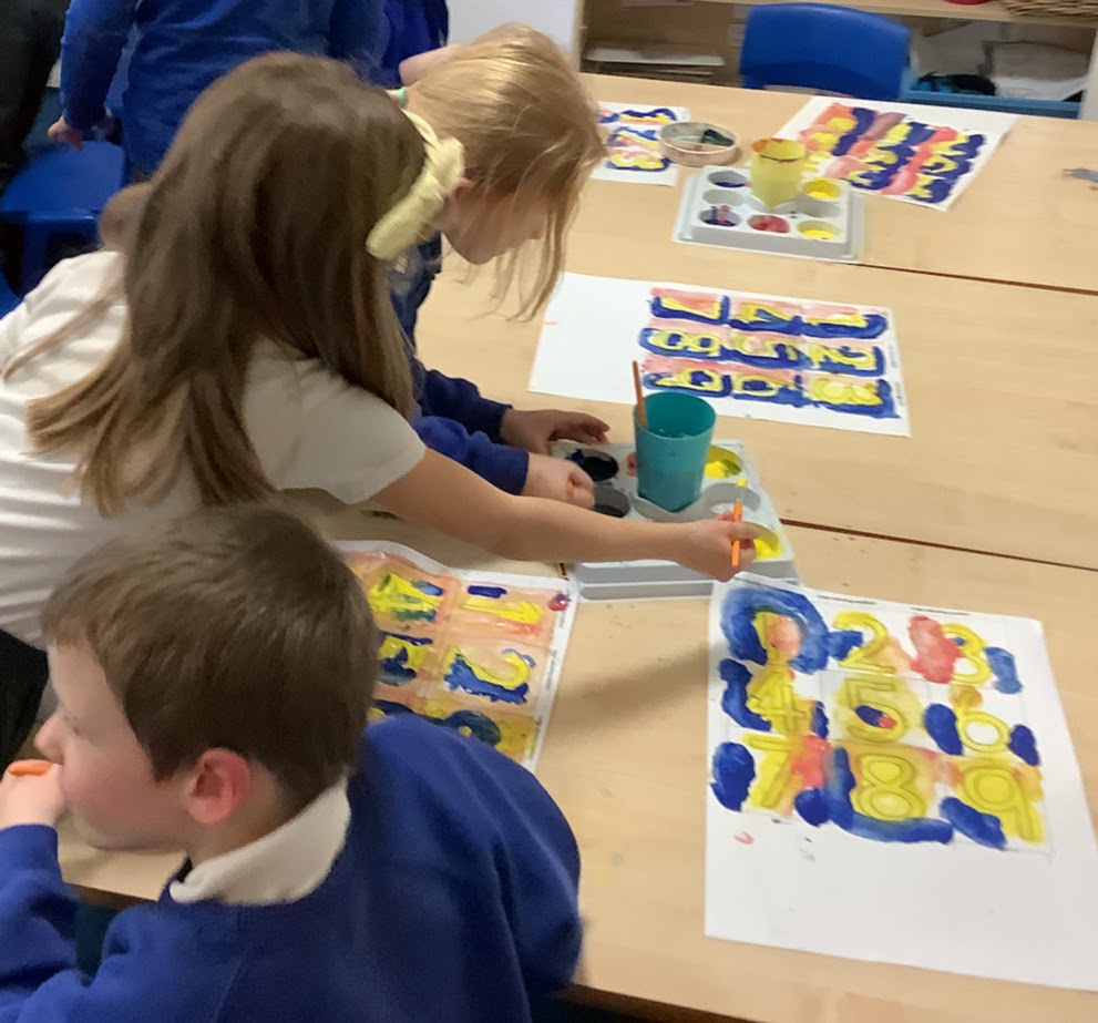 CedarDallamCPS's tweet photo. Cedar Class enjoying learning about primary colours and the work of artist Jasper Johns. #dallamart https://t.co/p0QbY7XrHl