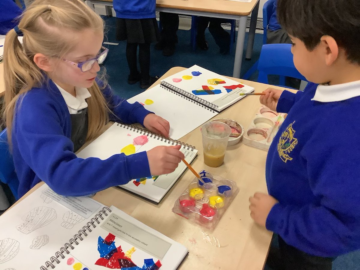 CedarDallamCPS's tweet photo. Cedar Class enjoying learning about primary colours and the work of artist Jasper Johns. #dallamart https://t.co/p0QbY7XrHl