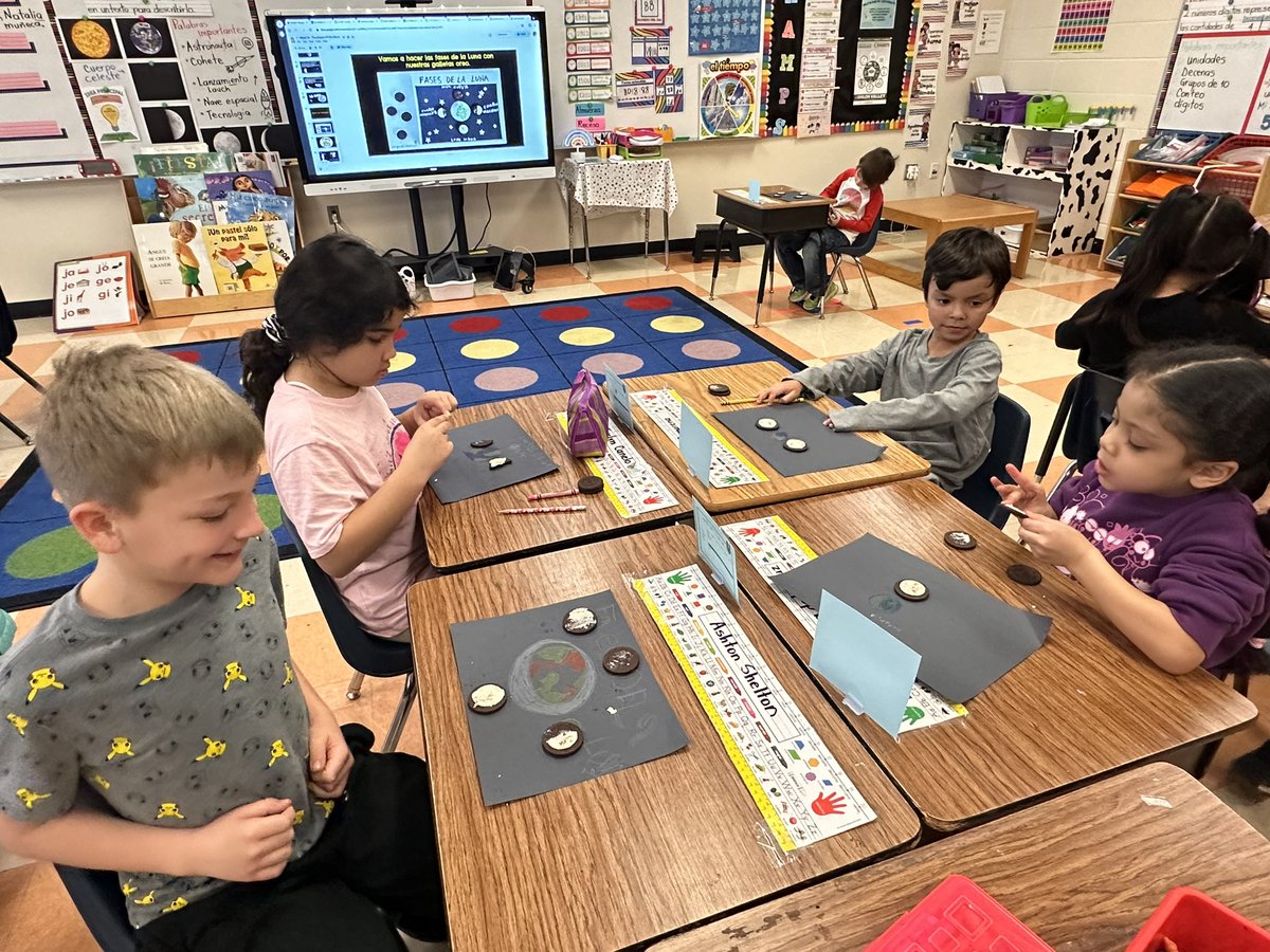 So hard to not eat these delicious “phases of the moon” during our Astronomy unit 🌑🌘🌕🌒🧑‍🚀🚀🍪@ParticipateLrng @ShilohValleyPS @IreneZamoraSoto @MrsOrtizJ9 @MrsJGutierrez #UnitingOurWorld