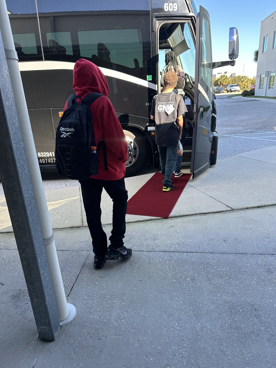 GiuntaMS_HCPS's tweet image. AVID Giants getting the USF experience, including Bio-Science lab. @MrYoung89139272 @TransformHCPS @VanAyresHCPS