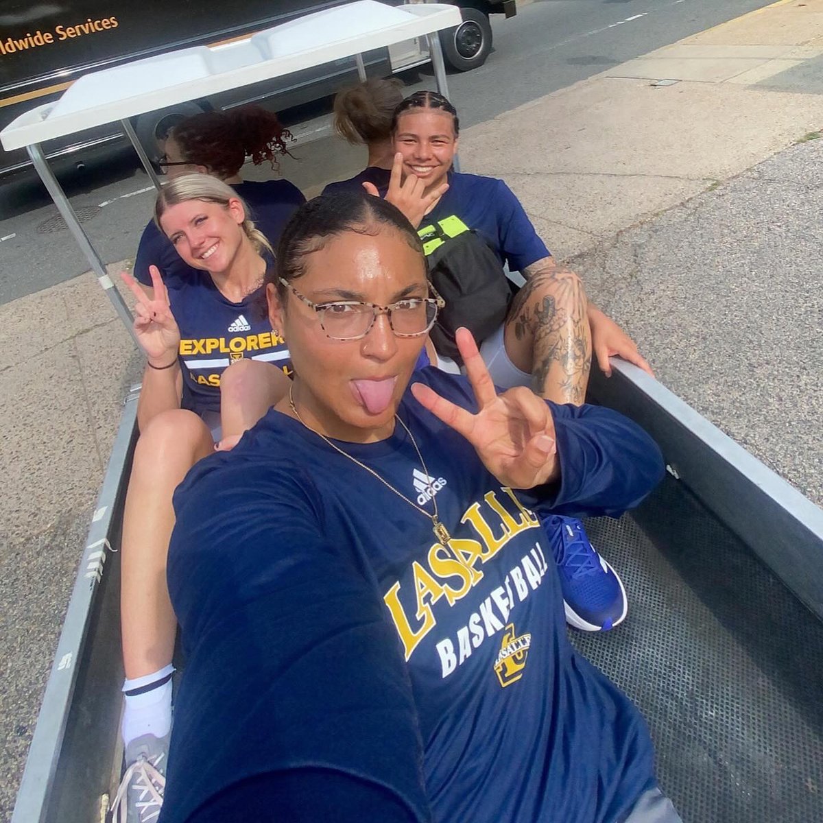 jerynkr_'s tweet photo. Happy National Girls and Women in Sports Day! 💘 
I’m beyond grateful for all the people I’ve met and all the experiences I’ve had being around this game 🏀
WOMEN’S SPORTS HAS BEEN THE TEA💪🏽💃🏽 https://t.co/nTx2waeni7
