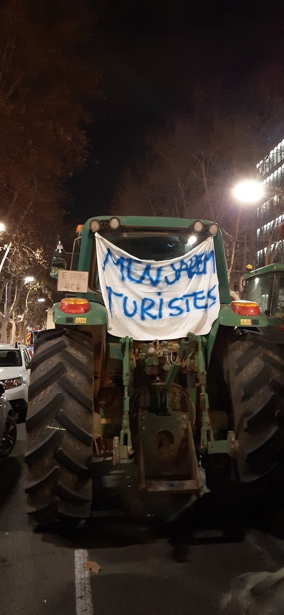 BrunosBlau's tweet image. "Menjarem turistes" @versiorac1 @gestadella
