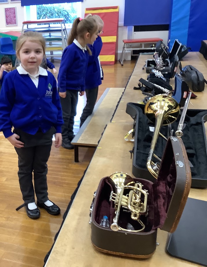 CedarDallamCPS's tweet photo. Cedar Class enjoyed a visit by a musician who brought lots of instruments into school to tell us about what it is like being part of an orchestra. #dallammusic https://t.co/P4JbNNgbsv