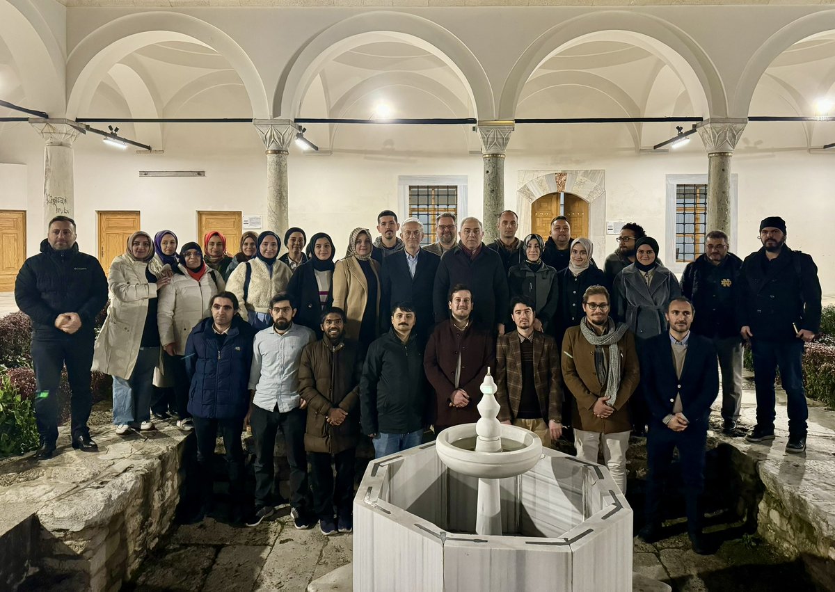 İBB Meclis Birinci Başkan Vekilimiz Sn. @ZeynelOkul ile Medrese Davutpaşa'da, akademik hayatlarının baharındaki gençlerimizle bir araya gelerek çalışmaları hakkında konuştuk. Güçlü akademi onların omuzlarında yükselecek. 👍 Hepsine başarılar dilerim.🤝 #FatihinGençleri