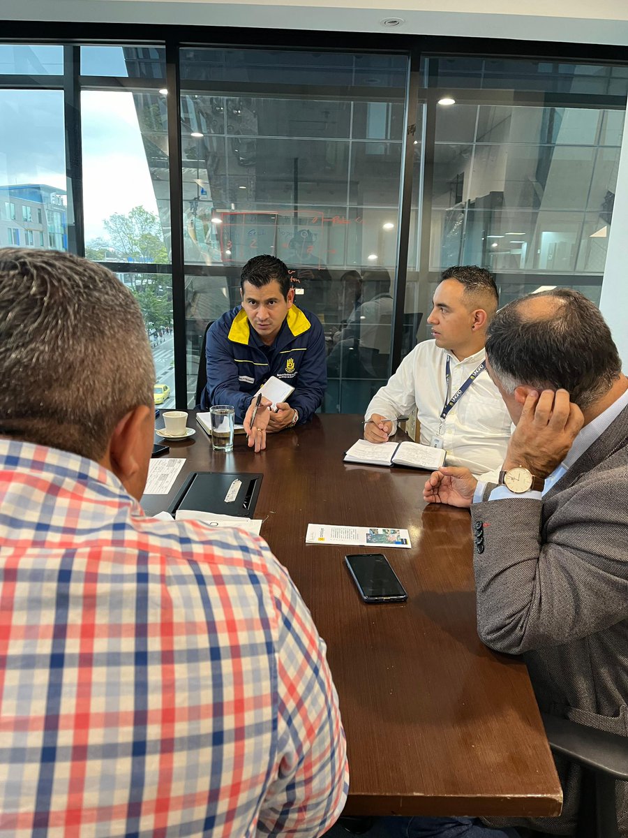 Alexander_AO84's tweet photo. El equipo de #reasentamientoUNGRD reunido con @ARosalia2020 , se planteó las necesidades del municipio. Se aclaró que la responsabilidad del riesgo es de todas las autoridades desde el ámbito de actuación y jurisdicción  como componentes del Sistema Nacional de Gestión del Riesgo de Desastre. 
#GobiernoDelCambio #PazTotal