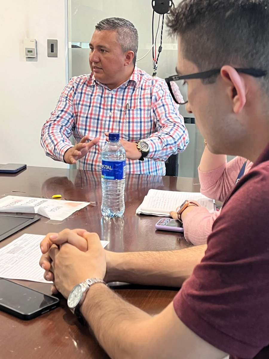 Alexander_AO84's tweet photo. El equipo de #reasentamientoUNGRD reunido con @ARosalia2020 , se planteó las necesidades del municipio. Se aclaró que la responsabilidad del riesgo es de todas las autoridades desde el ámbito de actuación y jurisdicción  como componentes del Sistema Nacional de Gestión del Riesgo de Desastre. 
#GobiernoDelCambio #PazTotal