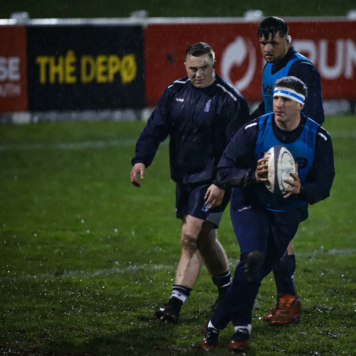 Not the finest ever conditions as #Navyrugby Snr Men prepare for @AlbionRFC Select XV. It's all a journey. Expect HT and FT thoughts fm pitchside from Jesse Lowe #GoNavy #NavyFit 📷 @CSandersphot