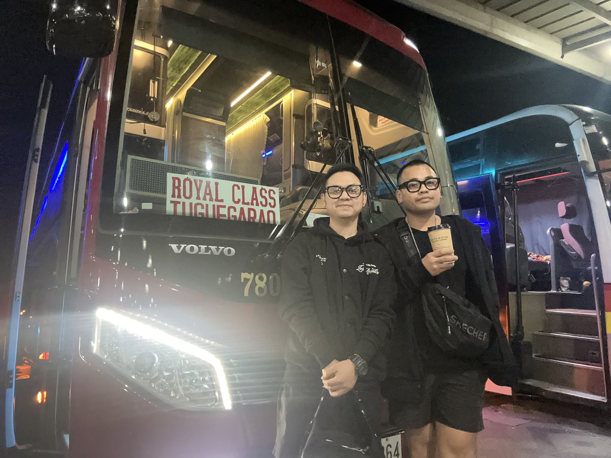 CatapangPj's tweet image. kabado ako kanina kasi akala ko ay naka regular bus kami mag byahe ng 10 hours papuntang Cagayan Valley but to my surprise available pala ang Royal Class and the feeling is a lot better than an economy seat on a flight.
#victoryliner
#royalclass