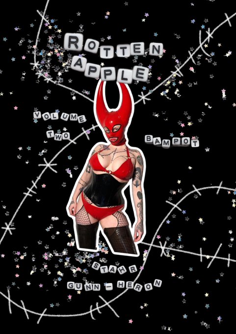 For everyone asking, you can order my books at the link in my bio ❤️ https://t.co/vyDP8MEBHC<a href="/tag/edinburgh"class="tags"><span>#edinburgh</span></a>