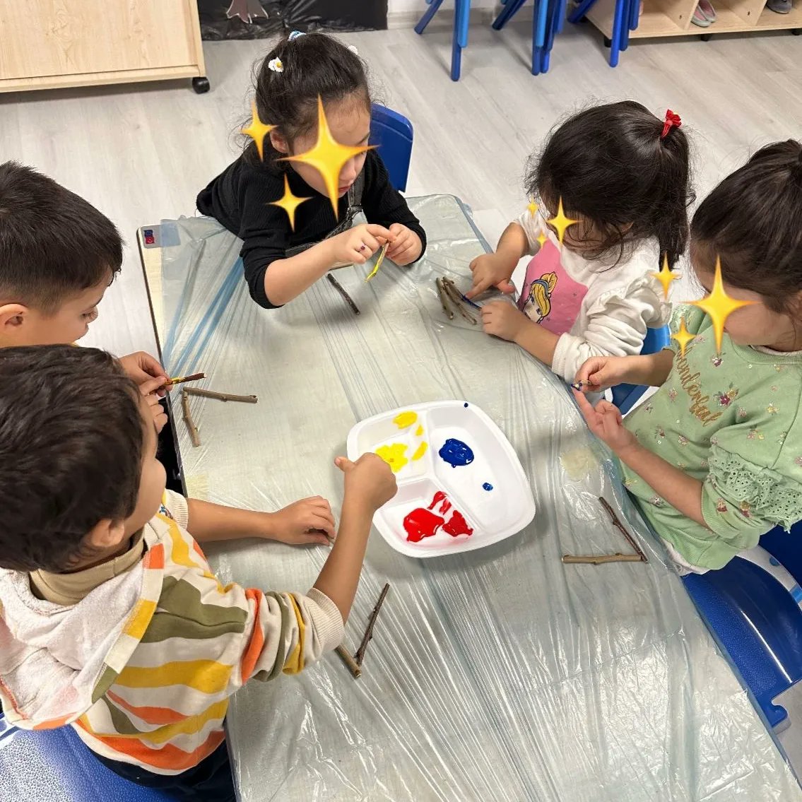 svrkmehmetcik's tweet photo. Bigep-Metip Projesi- Anne Atölyesi kapsamında anasınıf 4/H sınıfında velimizin katılımıyla "Artık Materyaller ile Matematik Materyali Tasarımı" etkinliği yapıldı. Bu güzel etkinlik için velimeze ve ögretmenimize teşekkür ederiz. #bigep #metip https://t.co/lTOmeLqokO