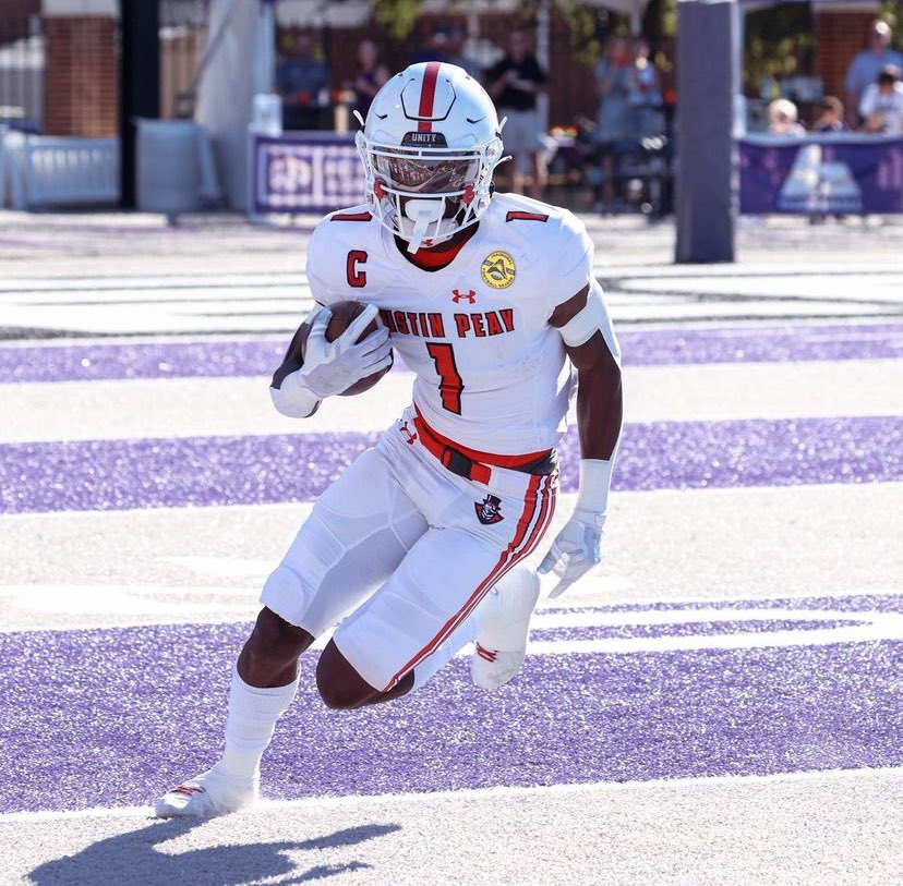 #AGTG After a great conversation with @qbill_8 im blessed to receive another Offer from Austin Peay state University #letsgopeay @CoachMoore313 @CoHosch @Slytown83