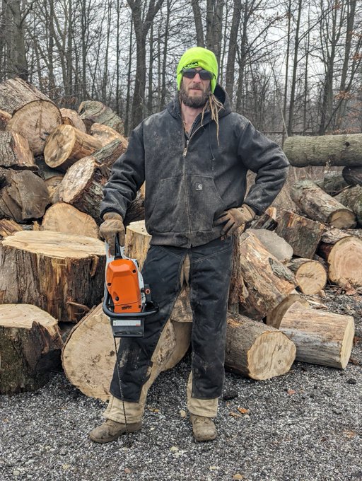 Big saw for big logs!! Bet my saw bigger then yours!!  #lovemyjob https://t.co/m4y1VAcrQO<a href="/tag/lovemyjob"class="tags"><span>#lovemyjob</span></a>