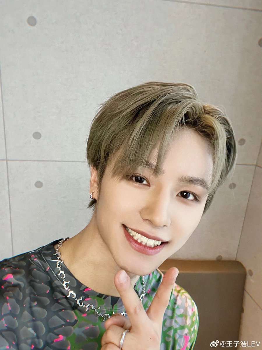 florecitas a mi alrededor pero es porque es el #𝐰ow𖧧𝐰owུ⃨𝐝ebut y es muy obvio que yo tenía que apoyar a mis bebitas preciosas porque #𝕒sa𝐩𓊈和𓊉𝚆ub𝐛𝕫y es algo que realmente estaba esperando ! Ya estoy emocionado de verlas. 

𝐚𝐢.𝚋αe ⋆ 𝐅l𝚎t𝕔h𝚎r