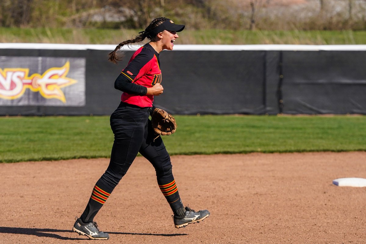 UMSL Softball tweet media
