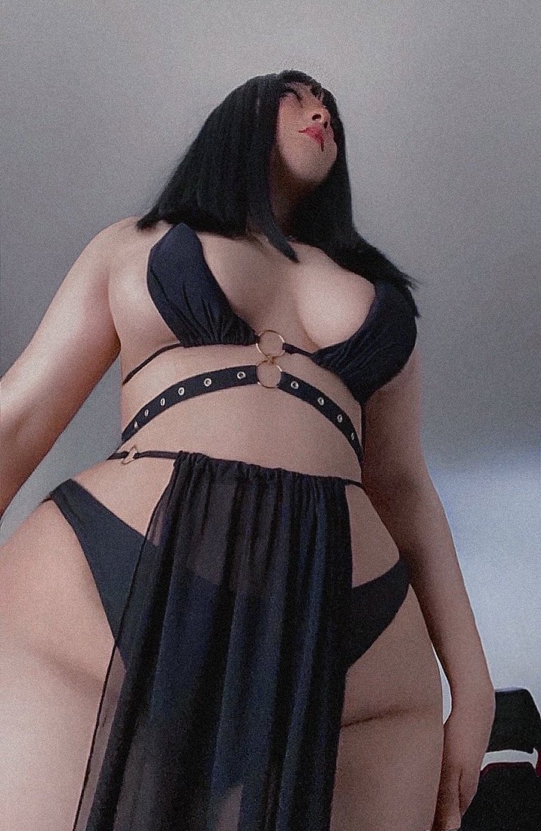 FeeziusFandom's tweet photo. feezius parece diosa egipcia aquí xd https://t.co/ou0wHKEdR9