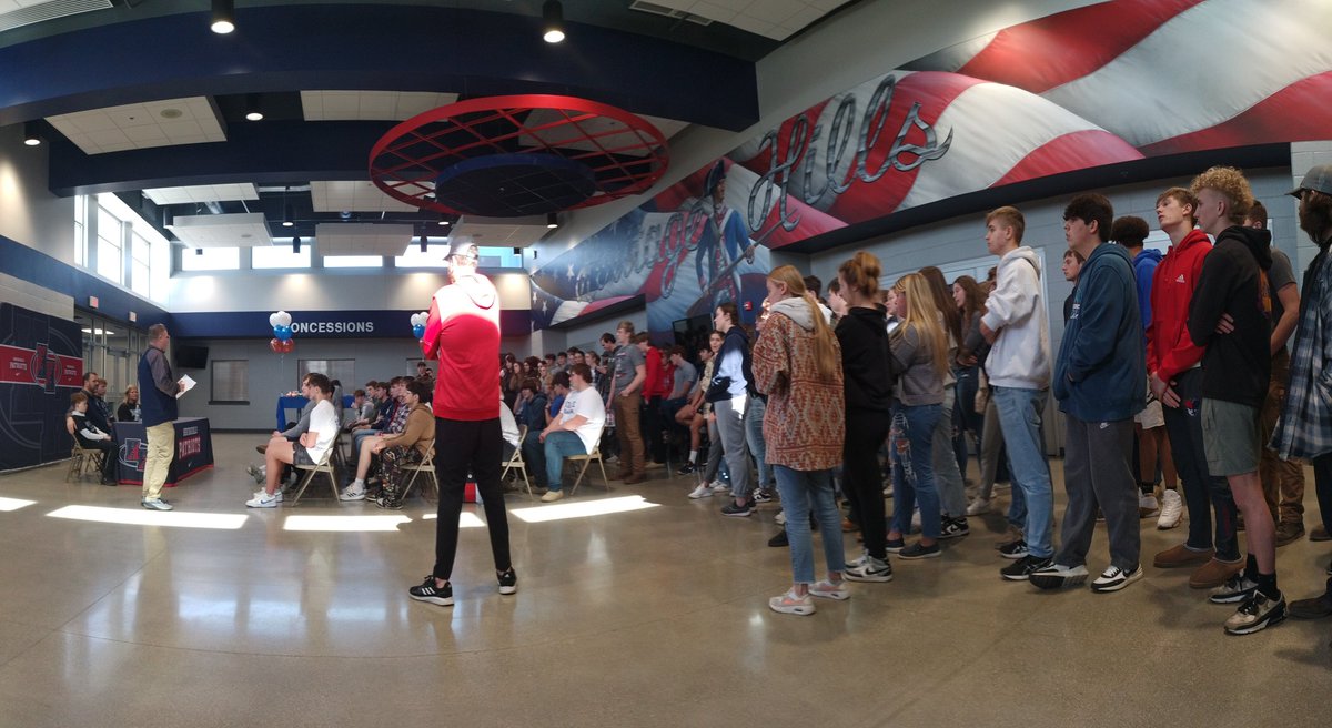 COLLEGE SIGNING: Packed house in Lincoln City. Braydon Durham (LB) singing with @IndStFB . 3-Time All-Conference PAC, finishes as Heritage Hills' all time leading tackler. @hhpatriots