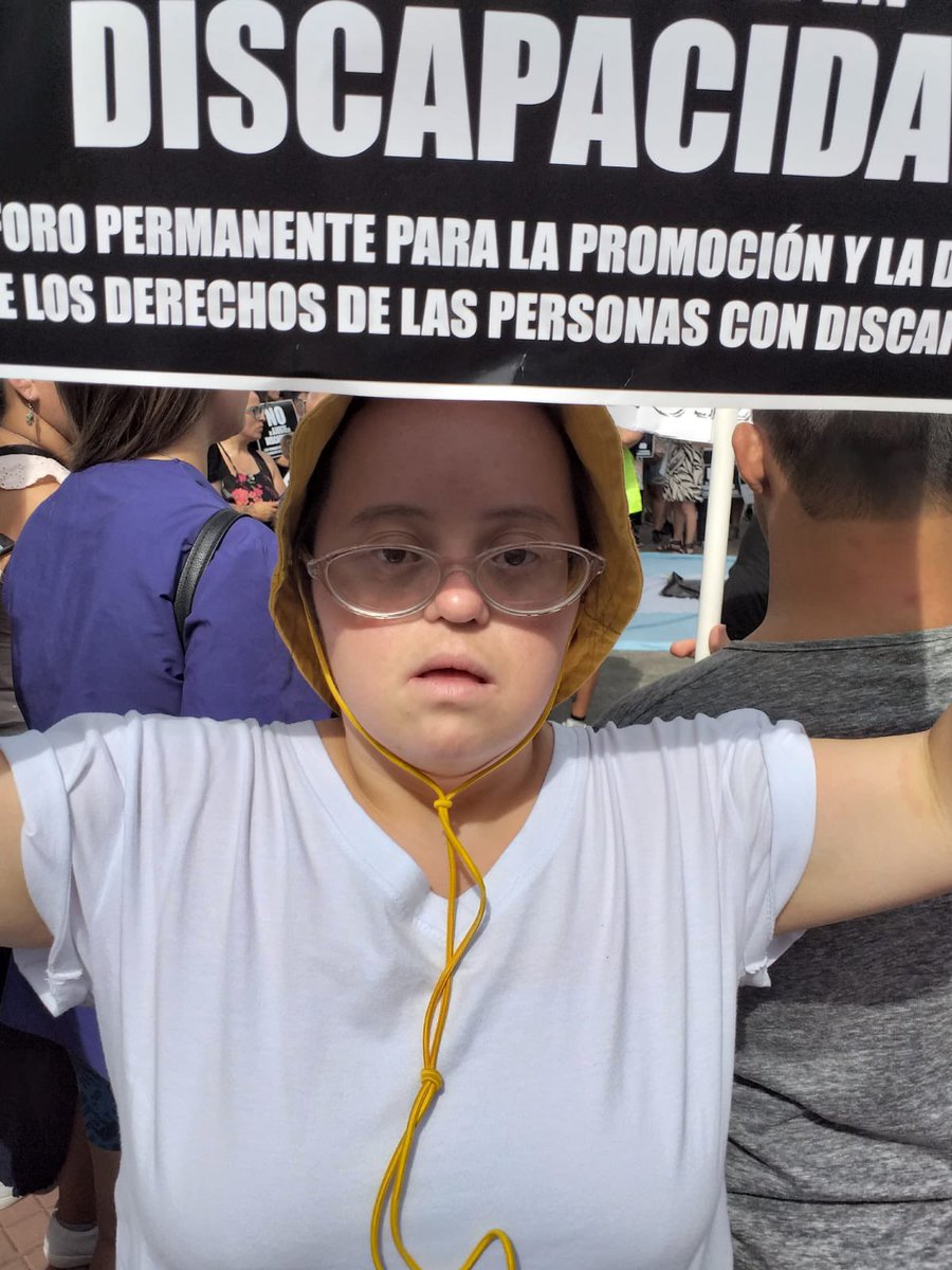 Hoy le tocó a mi hermana ir a marchar ! 💪🏽♥️