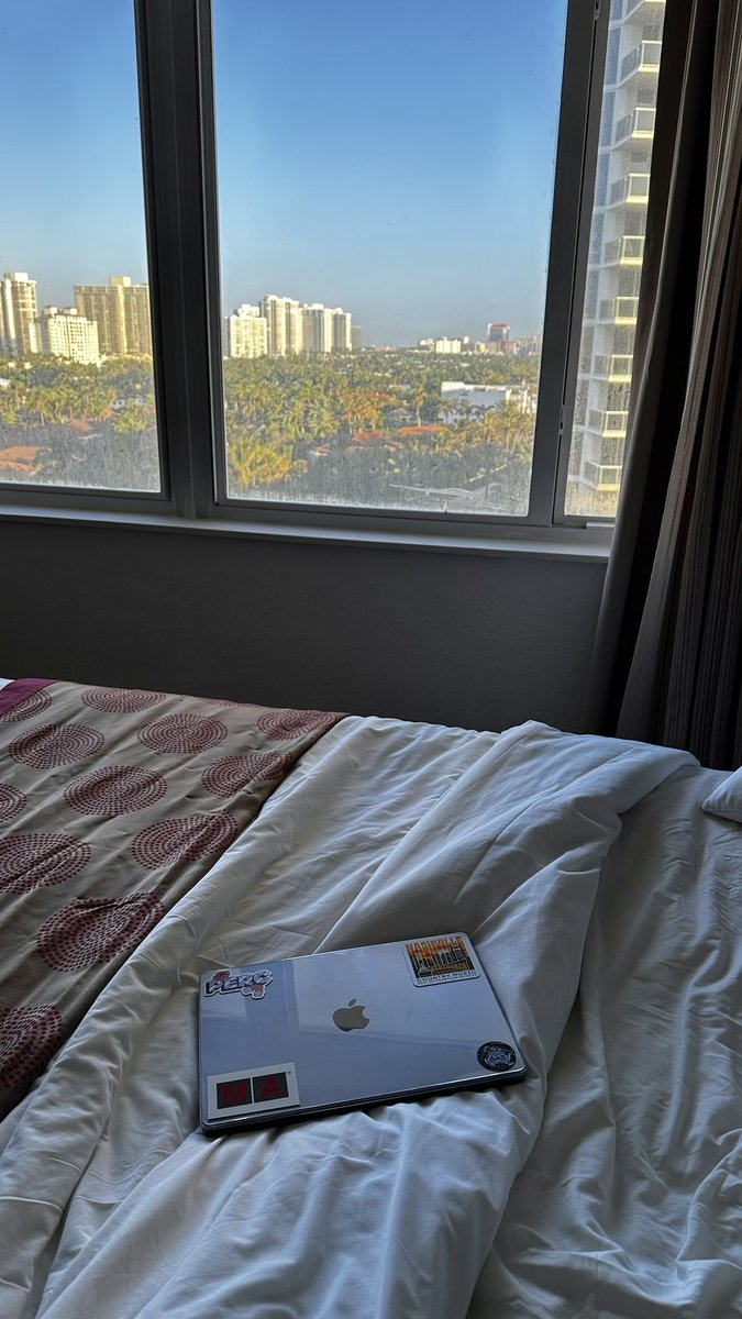 messcellany's tweet image. Grateful for being able to call this place my new home. 3rd stop of the tour (2nd for me): Miami, FL! 
🎪🌞
#ECHOCirque #CirqueDuSoleilCrew #Tourlife #MiamiBeach