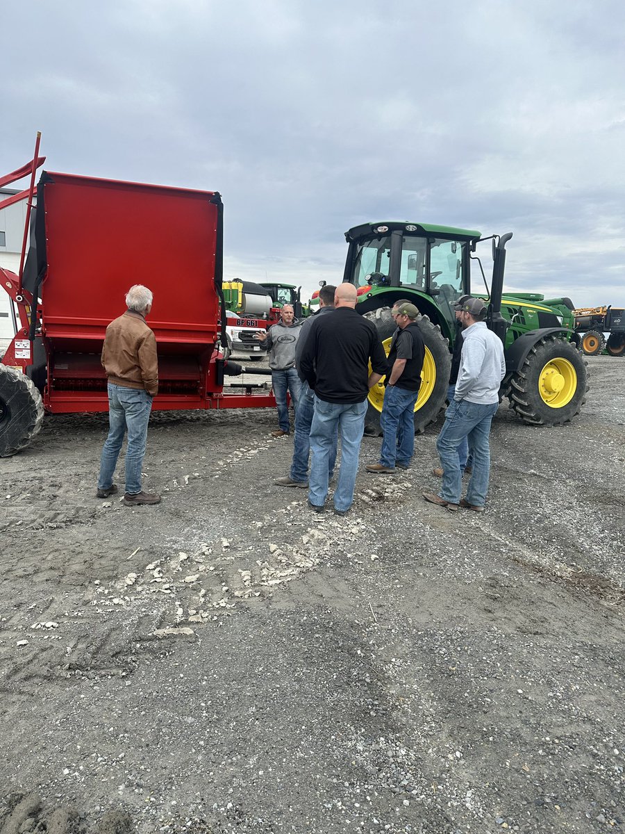 highlinemfg's tweet photo. Out training today with the @LandMarkImp crew!

Thank you for your on going support of the #highline brand 

#weknowcows https://t.co/OOHA4u4kbZ