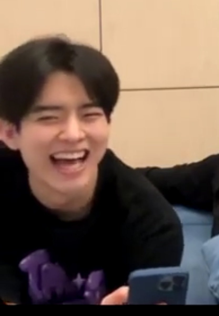 mybunnyjsb's tweet photo. I really missed hearing subins laugh 😭😭 https://t.co/100ic5OydG