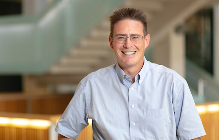 Congratulations to @UCSanDiego Professor Rob Knight, an int'l leader in the study of the roles microbes play in human health and the functioning of ecosystems, who has been elected to @theNAEng! This is the highest professional recognition for engineers: today.ucsd.edu/story/renowned…