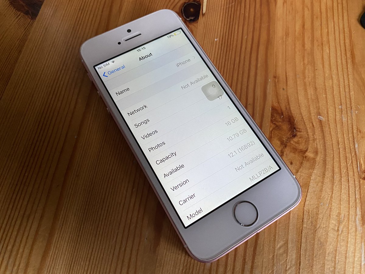 plainapple287's tweet image. Looking to sell an iPhone SE 2016, on iOS 12.1, looking for a decent price, been listed on Facebook marketplace/eBay already and getting no traction, if you’re interested please lmk.