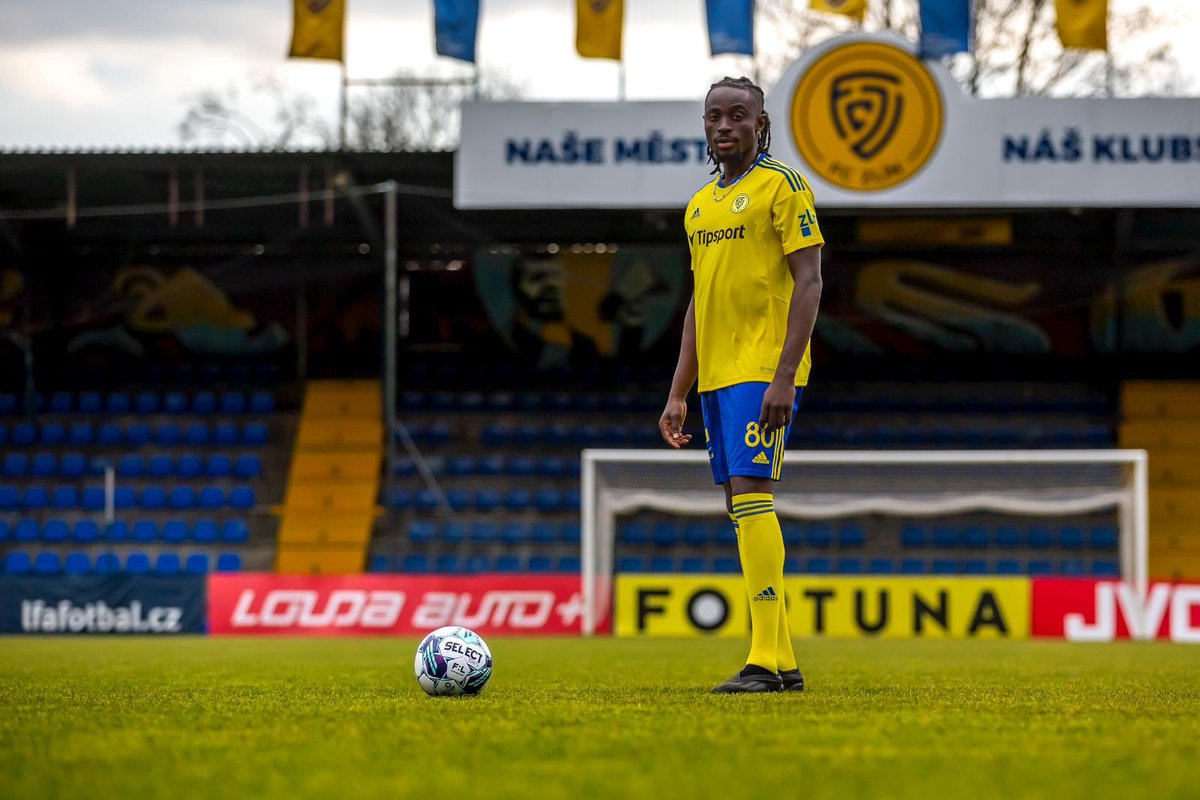 Ikugar's tweet photo. Ecclesiastes 9:11 🙏 

⏳ 🖊️ @footballzlin 💙💛 https://t.co/x5Uzwid0Kw