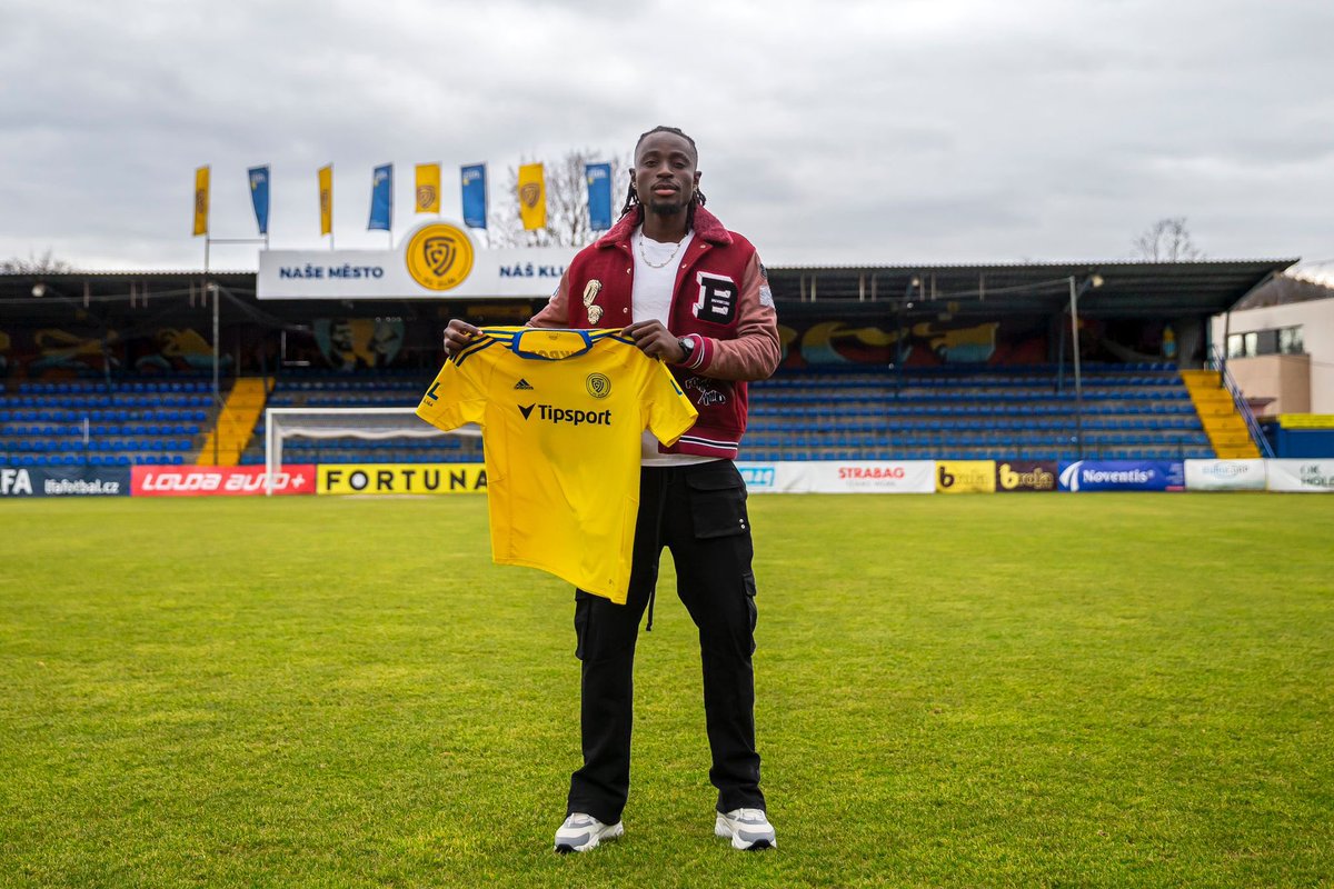 Ikugar's tweet photo. Ecclesiastes 9:11 🙏 

⏳ 🖊️ @footballzlin 💙💛 https://t.co/x5Uzwid0Kw