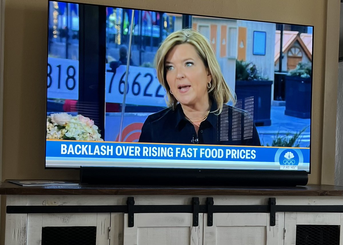 GlobalRoamin's tweet photo. @TODAYshow  what is the deal with the dude with the numbers outside the studio? https://t.co/Fjom0Ovm2p