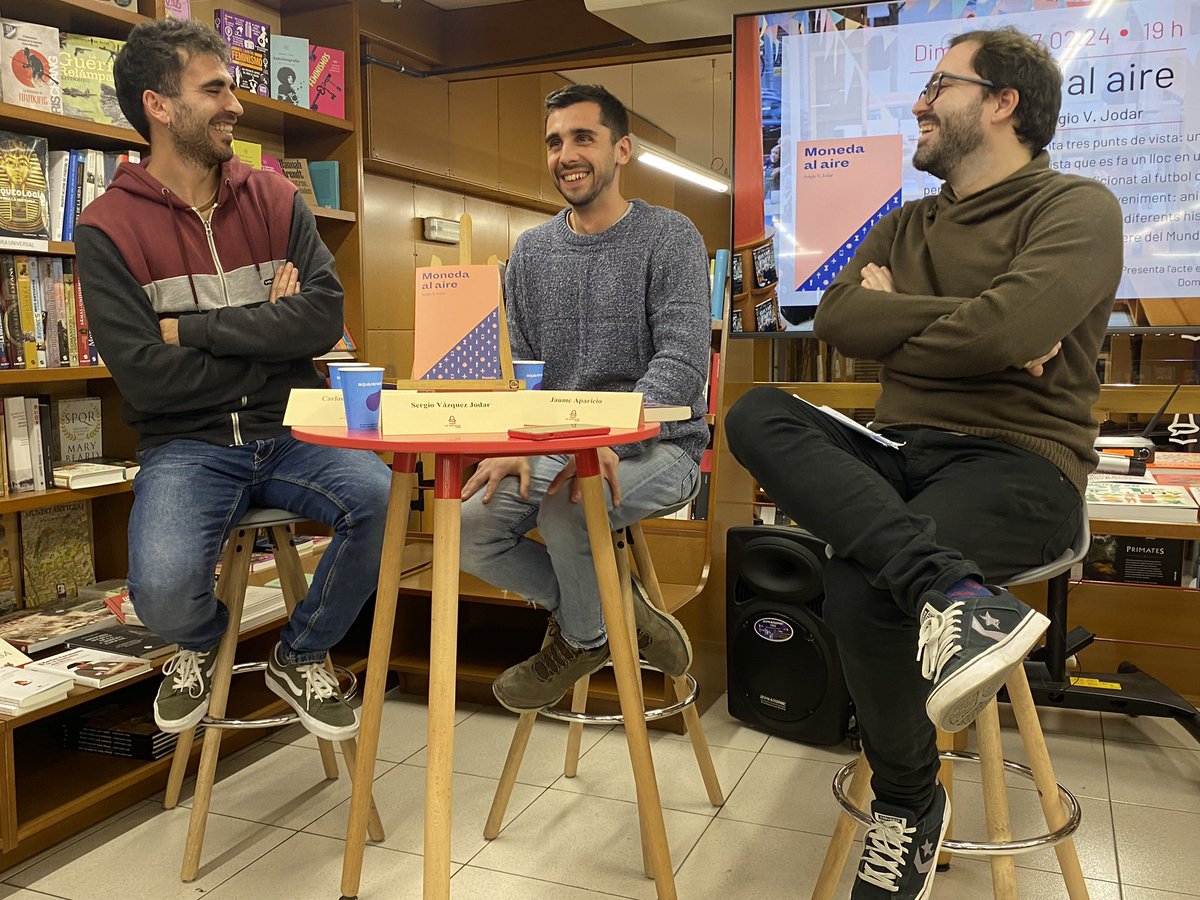 🤍📚 avui el @Sergiovazquez14 ha jugat a casa. Seguiu-lo i llegiu-lo, tot el que fa i farà és molt xulo. A més, ben custodiat pel gran @jaumeapa i el Carlos @lacaponatgn.