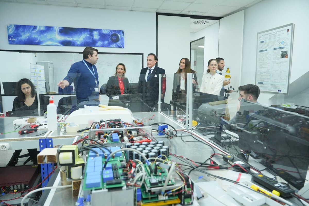 Consejería Universidad, Investigación e Innovación (@universidadand) on Twitter photo ✈️ <a href="/GoVillamandos/">José Carlos Gómez Villamandos</a> reafirma su compromiso con el sector aeroespacial 🚀 y destaca la innovación tecnológica 🛰️ de <a href="/SkylifeEng/">Skylife Engineering</a>
🔜 El consejero remarca la oportunidad que supone el Plan de Acción para el Fomento de la Innovación que ultima <a href="/AndaluciaJunta/">Junta de Andalucía</a> ➡️ lajunta.es/4mn8x ✈️ <a href="/GoVillamandos/">José Carlos Gómez Villamandos</a> reafirma su compromiso con el sector aeroespacial 🚀 y destaca la innovación tecnológica 🛰️ de <a href="/SkylifeEng/">Skylife Engineering</a>
🔜 El consejero remarca la oportunidad que supone el Plan de Acción para el Fomento de la Innovación que ultima <a href="/AndaluciaJunta/">Junta de Andalucía</a> ➡️ lajunta.es/4mn8x