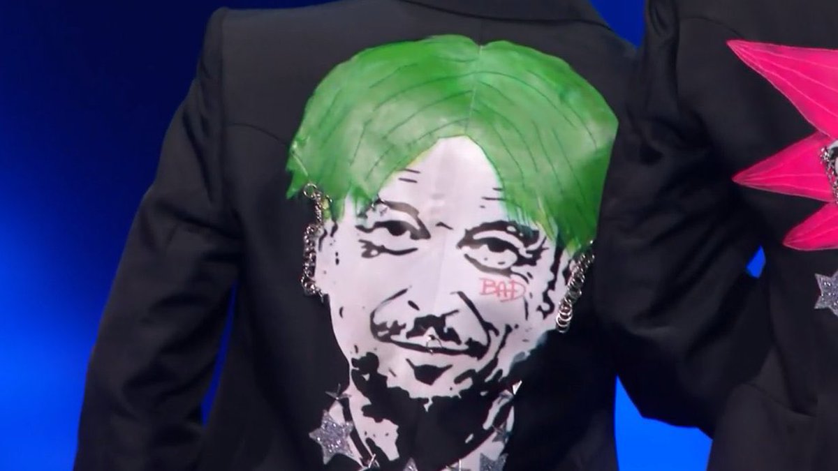 crocinoo's tweet photo. LA SAD CON LA FACCIA DI AMADEUS DIETRO, SONO COSÌ ICONICI

 #Sanremo2024 #Sanremo24 https://t.co/pK5taa7yBj