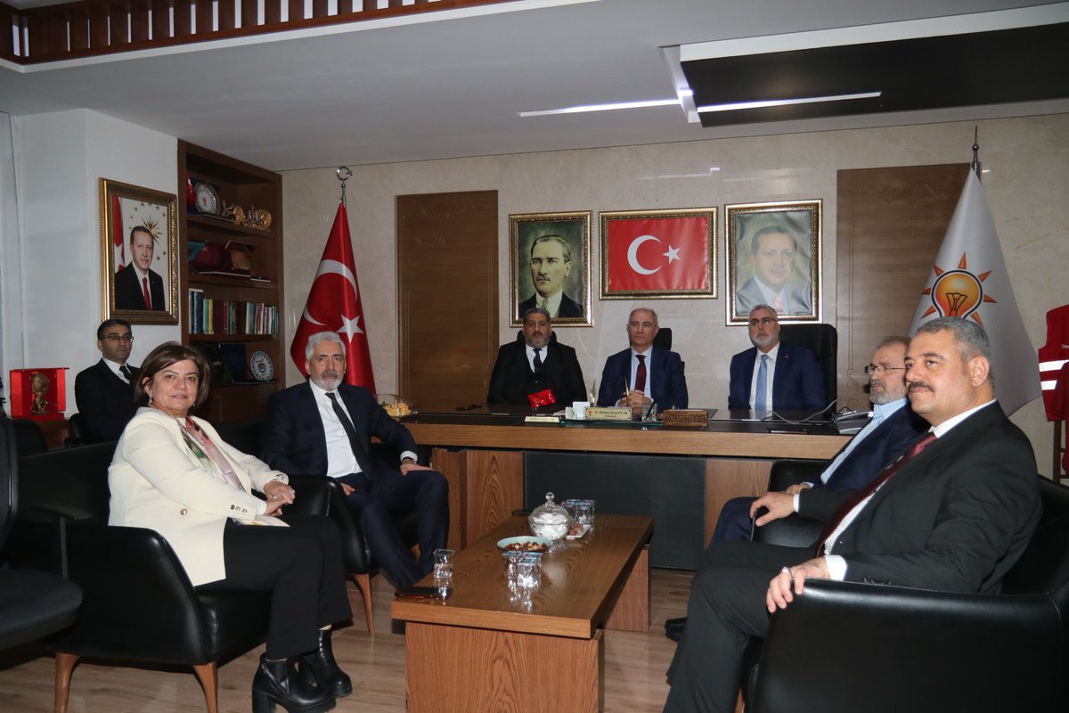 akpartidbakir's tweet photo. AK Parti Genel Başkan Vekilimiz Sayın Efkan Âlâ ve Çalışma ve Sosyal Güvenlik Bakanımız Prof. Dr. Sayın Vedat Işıkhan; İl Başkanlığımızı ziyaret ettiler. https://t.co/33OaC9xfBR