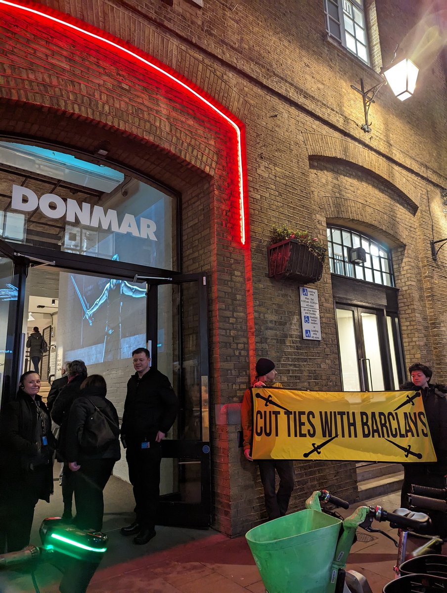 🚨 BREAKING: We're outside  @DonmarWarehouse  tonight to let Macbeth ticket holders into a dirty secret....

The Donmar Warehouse are taking oily sponsorship money from @BarclaysUK - Europe's biggest funder of fossil fuels.

 #BetterWithoutBarclays
#OilyMoneyOut