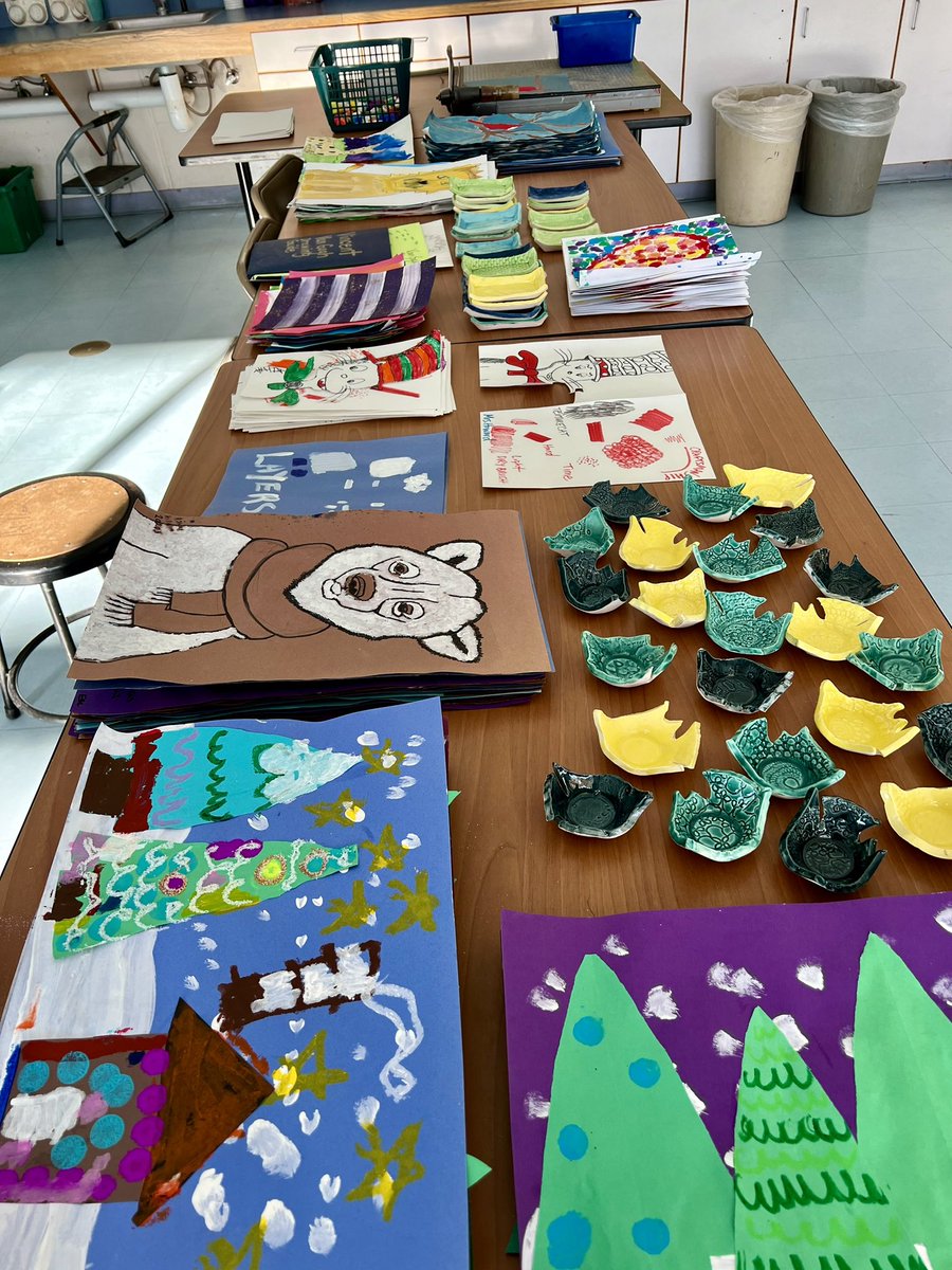 MrsHowardArt's tweet photo. Just another busy day in the life of an art teacher! https://t.co/UGfbptLM7X
