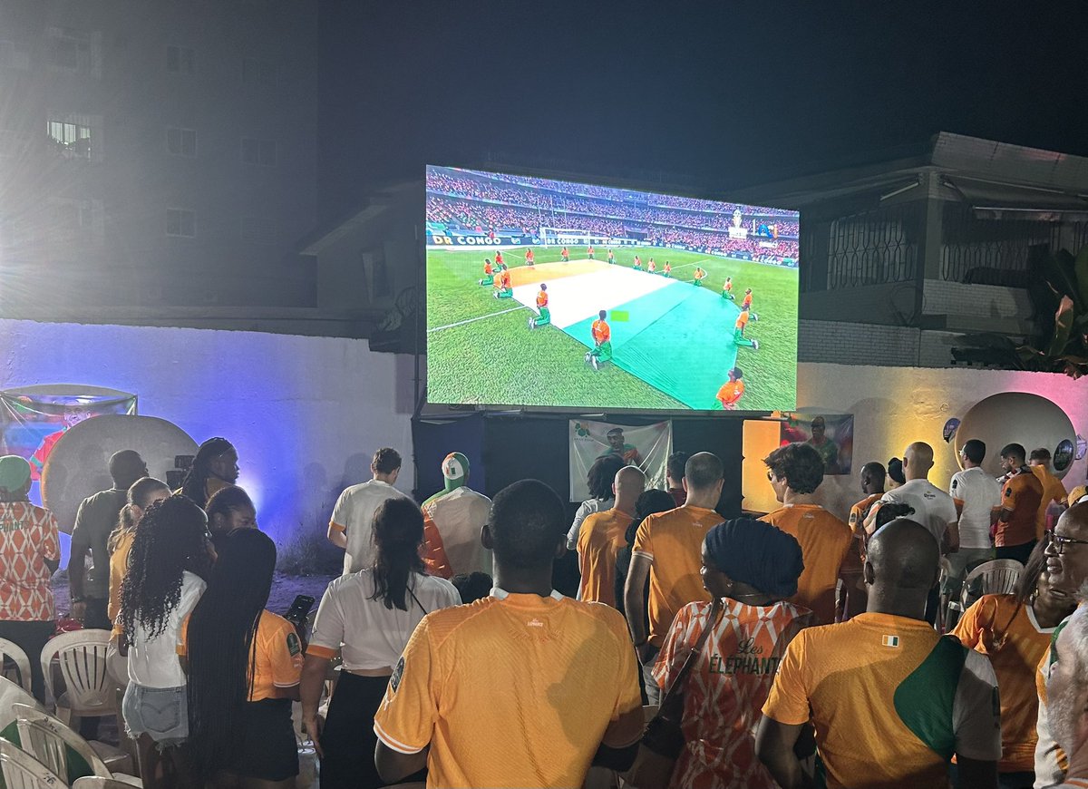 🏆⚽ Super cool to be at the fan zone here in Abidjan #CôteDIvoire 🇨🇮 versus #RDCongo 🇨🇩 for a place in the final!!! #CAN2024 #CIVRDC #CAN2023  #AFCON2023