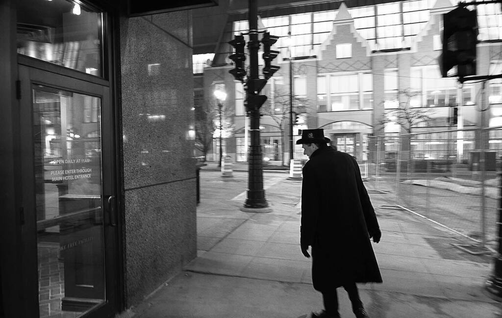 danielphotoart's tweet photo. The corner stone. 📸 Prints for sale link in the bio.
#lecia #leciaq2m #leicamonochrom
#artphotography #art #photography #artphoto #photo ##thefocalpoint #photographer #artist #streetphotography #streetphotographer #fineartphotography #contemporarya… https://t.co/fa68Qtv8N1 https://t.co/Q7tw8niLq2