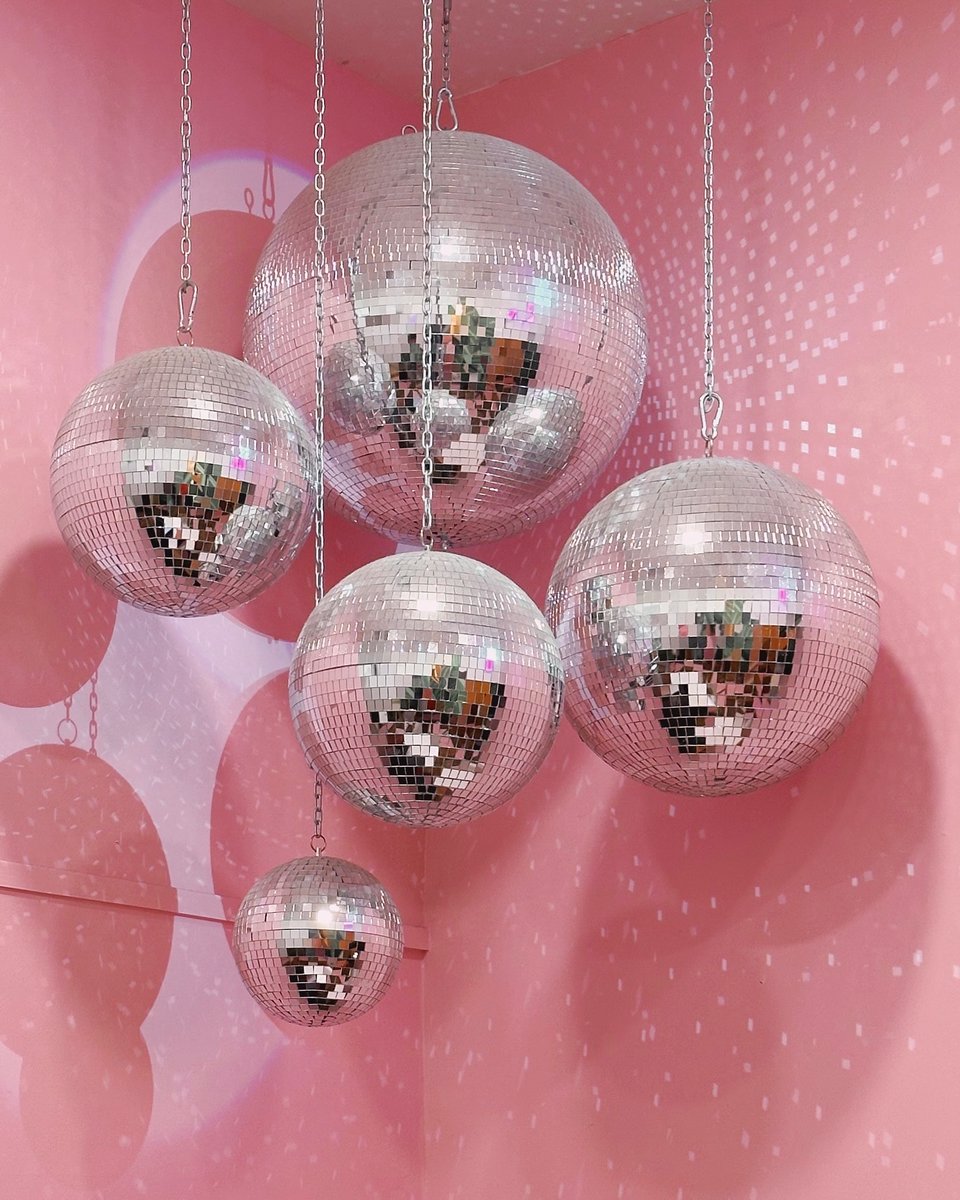 Make the whole place ✨shimmerrr✨

<a href="/courtneyscheff/">Courtney Scheffler</a> captured this fun moment using Nob Hill from the San Francisco filter pack! #AColorStory